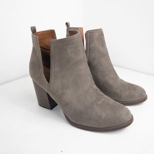 Coconuts by Matisse Side cut - outs Chunky Heels. Size 6 1/2 M